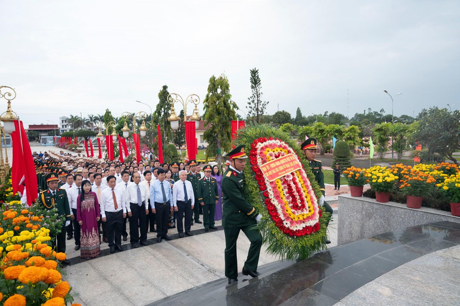 Lãnh đạo tỉnh An Giang viếng Nghĩa trang liệt sĩ tỉnh nhân dịp Tết Nguyên đán Bính Ngọ 2026