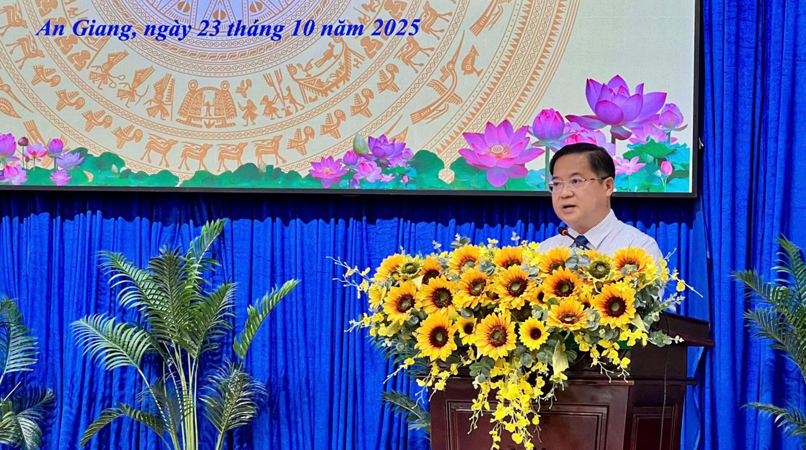 Đồng chí Huỳnh Quốc Thái, UVTV Tỉnh ủy, Chủ nhiệm Ủy ban Kiểm tra Tỉnh ủy, Chủ tịch HĐND phường Long Xuyên phát biểu khai mạc