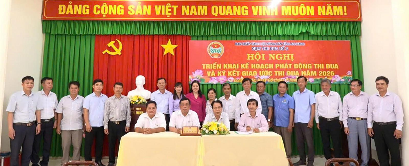 Cụm Thi đua số 3 Hội Nông dân tỉnh An Giang ký kết giao ước thi đua năm 2026 Hội nông dân cụm thi đua số 3 ký kết giao ước thi đua