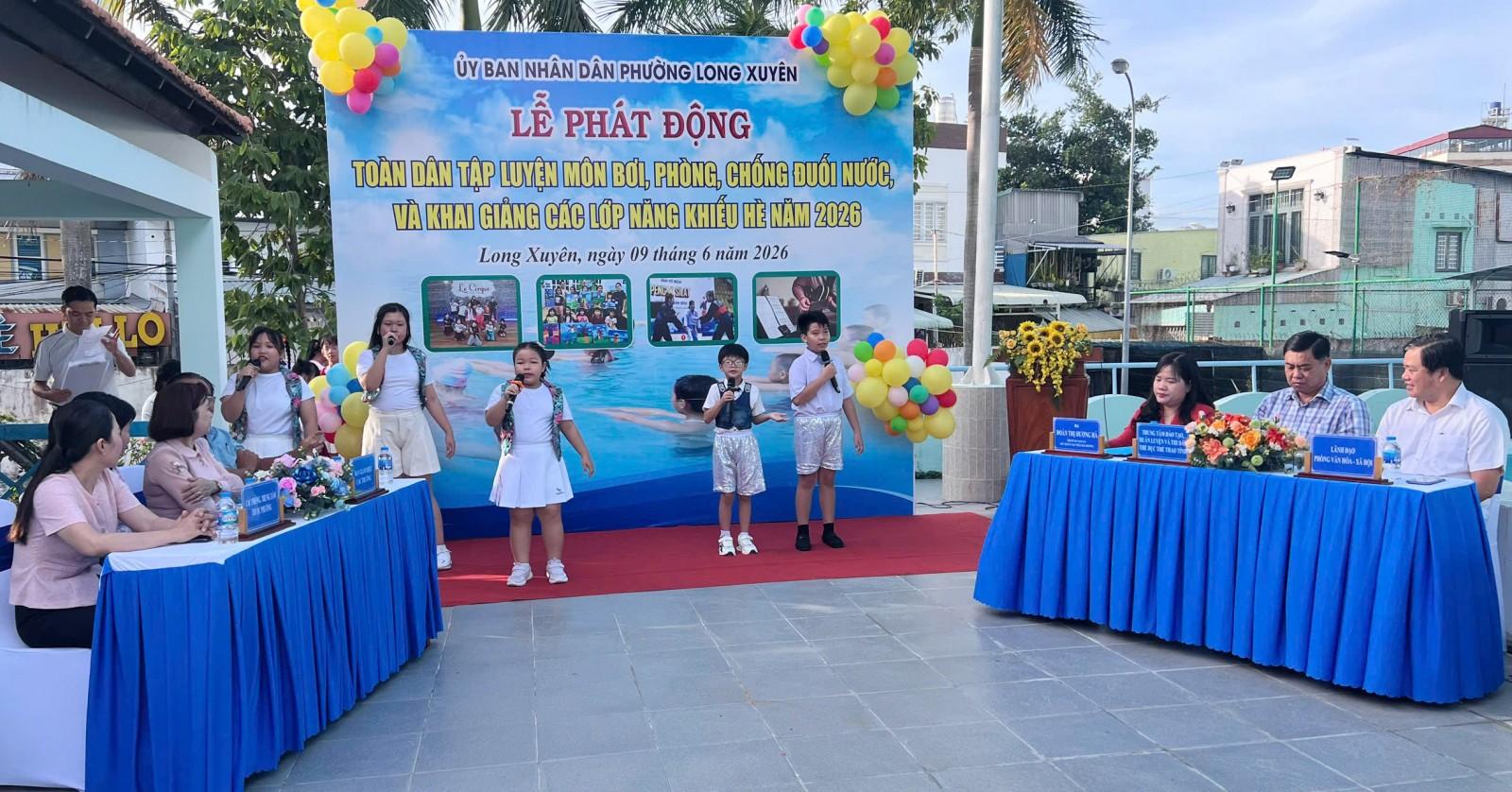 Đại biểu tham dự Lễ phát động