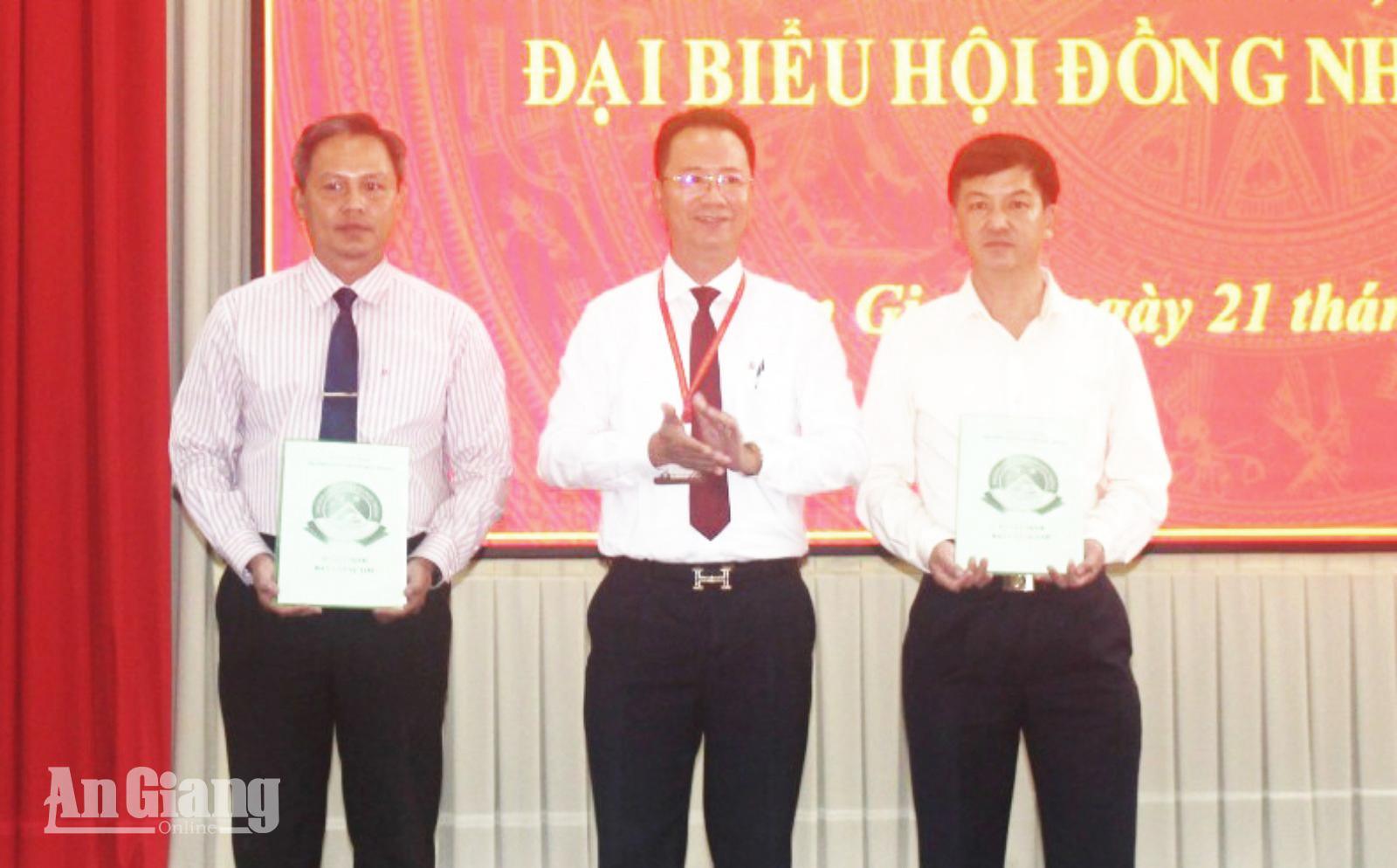 Bồi dưỡng kỹ năng hoạt động cho 203 đại biểu HĐND cấp xã