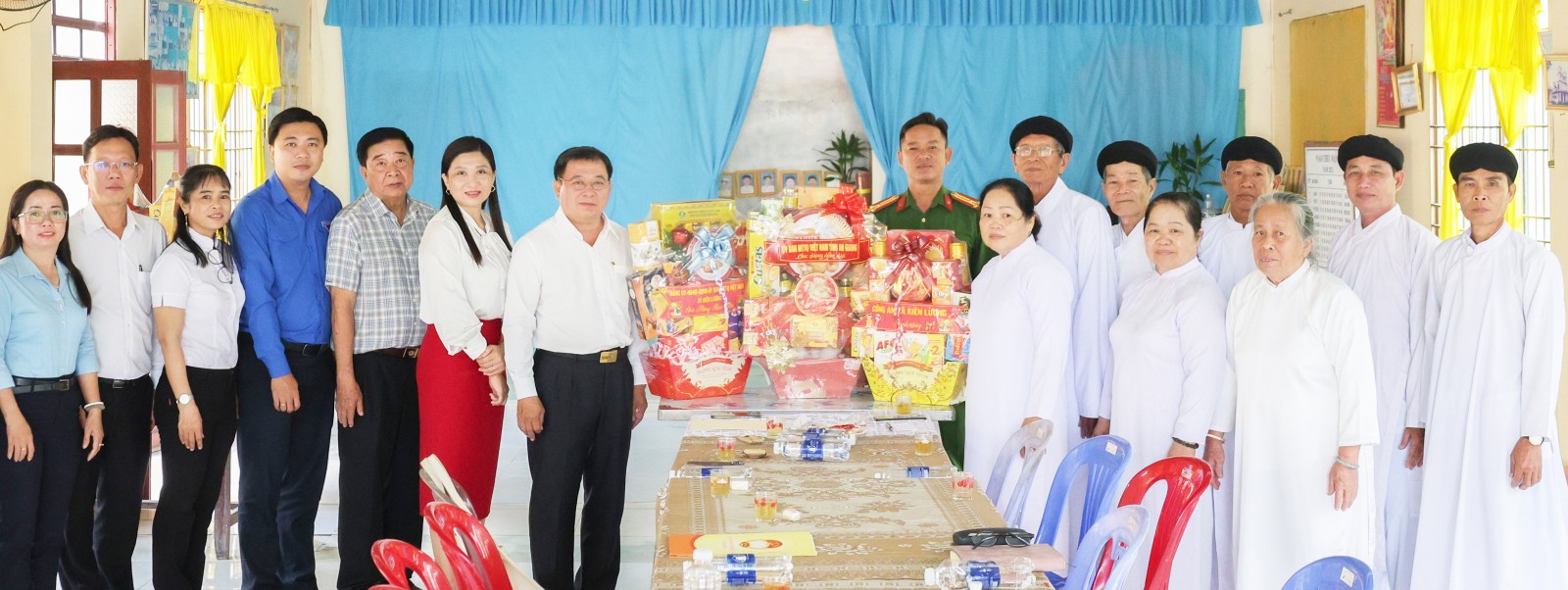 Phó Chủ tịch Thường trực Ủy ban MTTQ Việt Nam tỉnh An Giang Lê Thanh Việt chúc tết các tổ chức tôn giáo