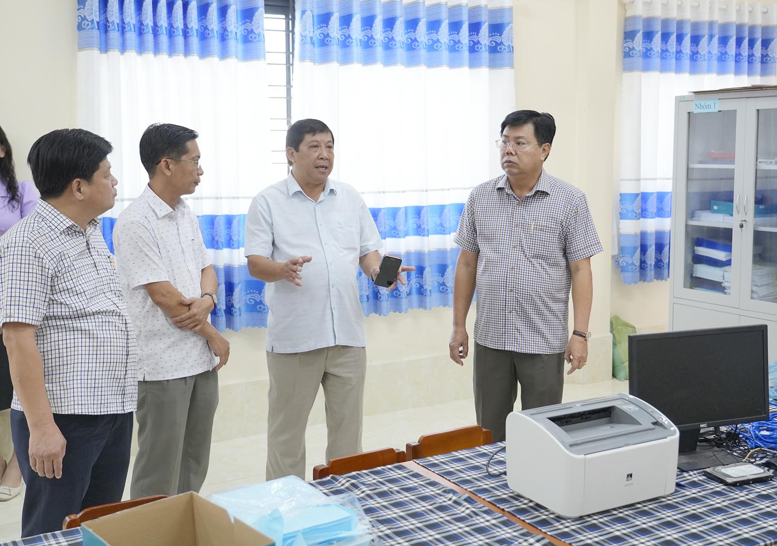 Bí thư Tỉnh ủy An Giang Nguyễn Tiến Hải kiểm tra công tác chuẩn bị bầu cử tại các xã: Thạnh Lộc, Châu Thành và Bình An