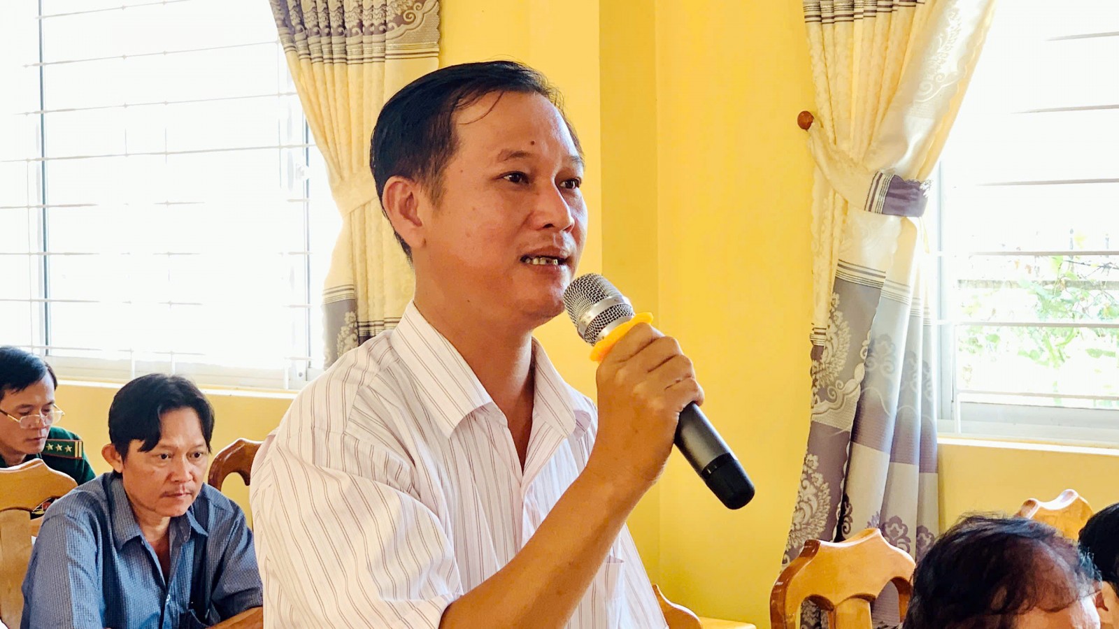 Đại biểu Quốc hội tiếp xúc cử tri trước Kỳ họp thứ 10