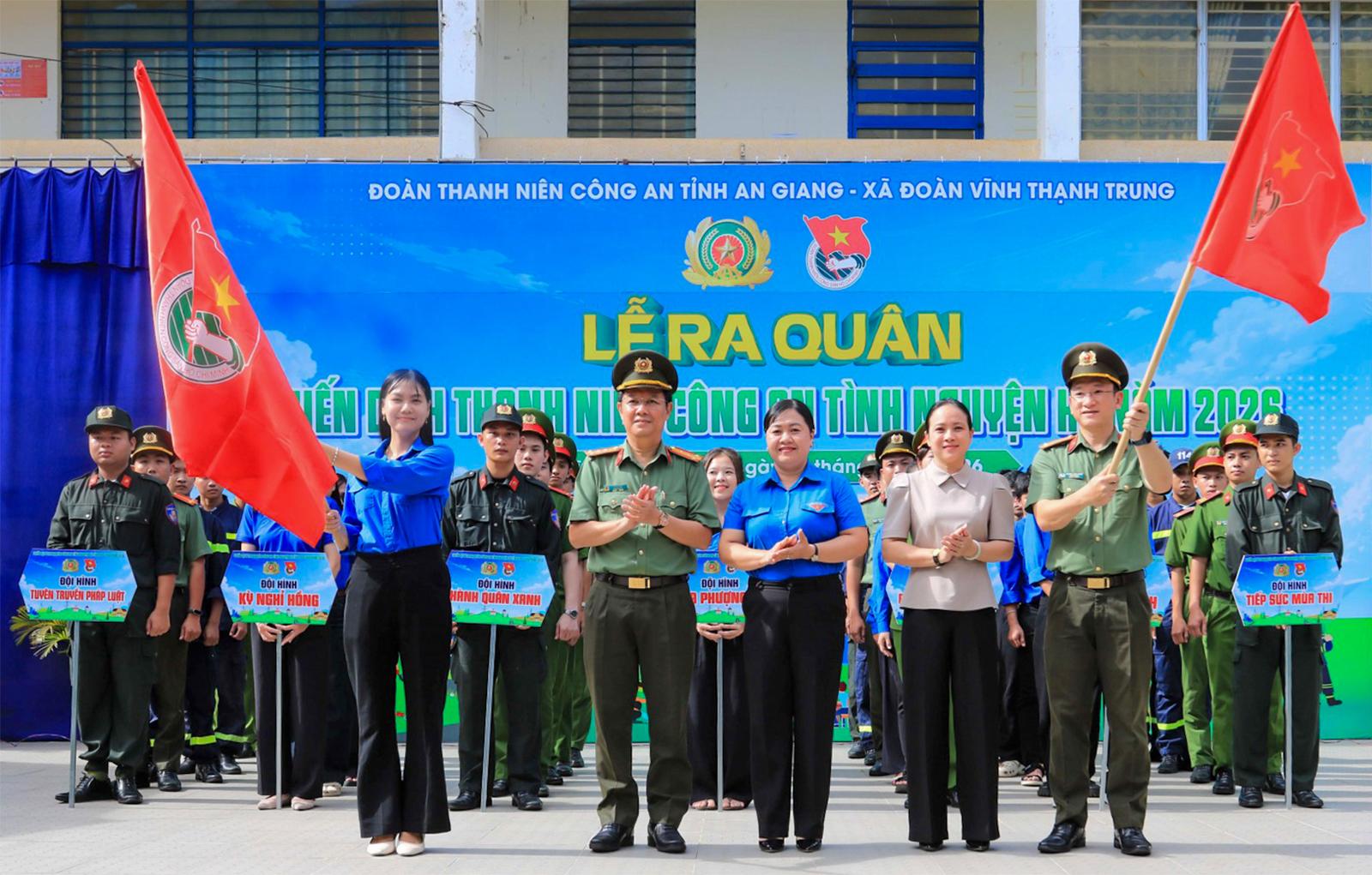 Ra quân Chiến dịch Ra mắt 7 đội hình tình nguyện thực hiện “Chiến dịch Thanh niên Công an tình nguyện Hè” năm 2026