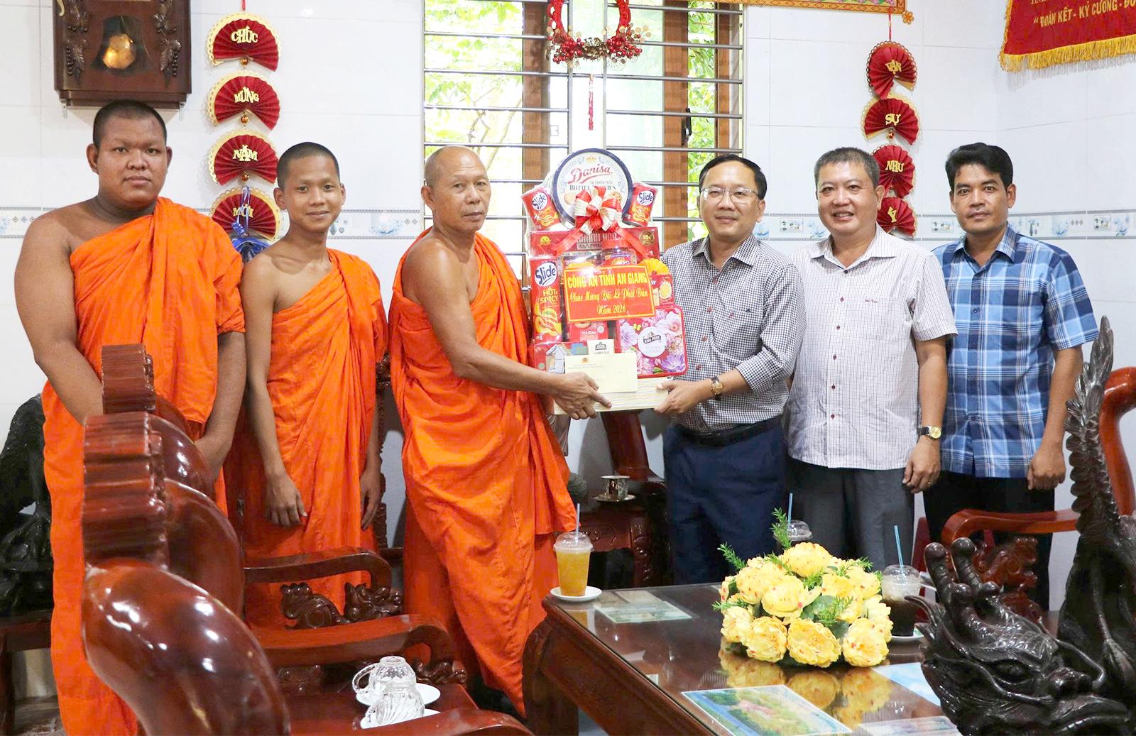 Công an tỉnh An Giang chúc mừng Đại lễ Phật đản năm 2026