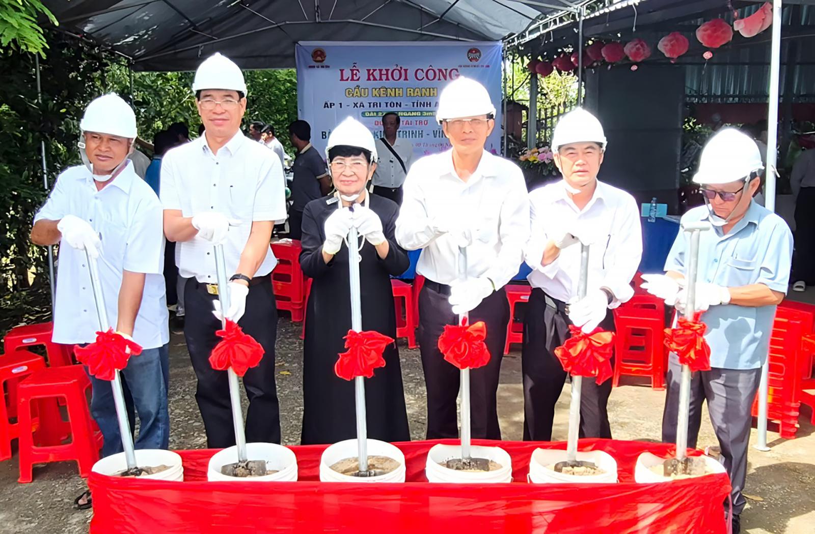 Xã Tri Tôn khởi công xây dựng cầu Kênh Ranh 15