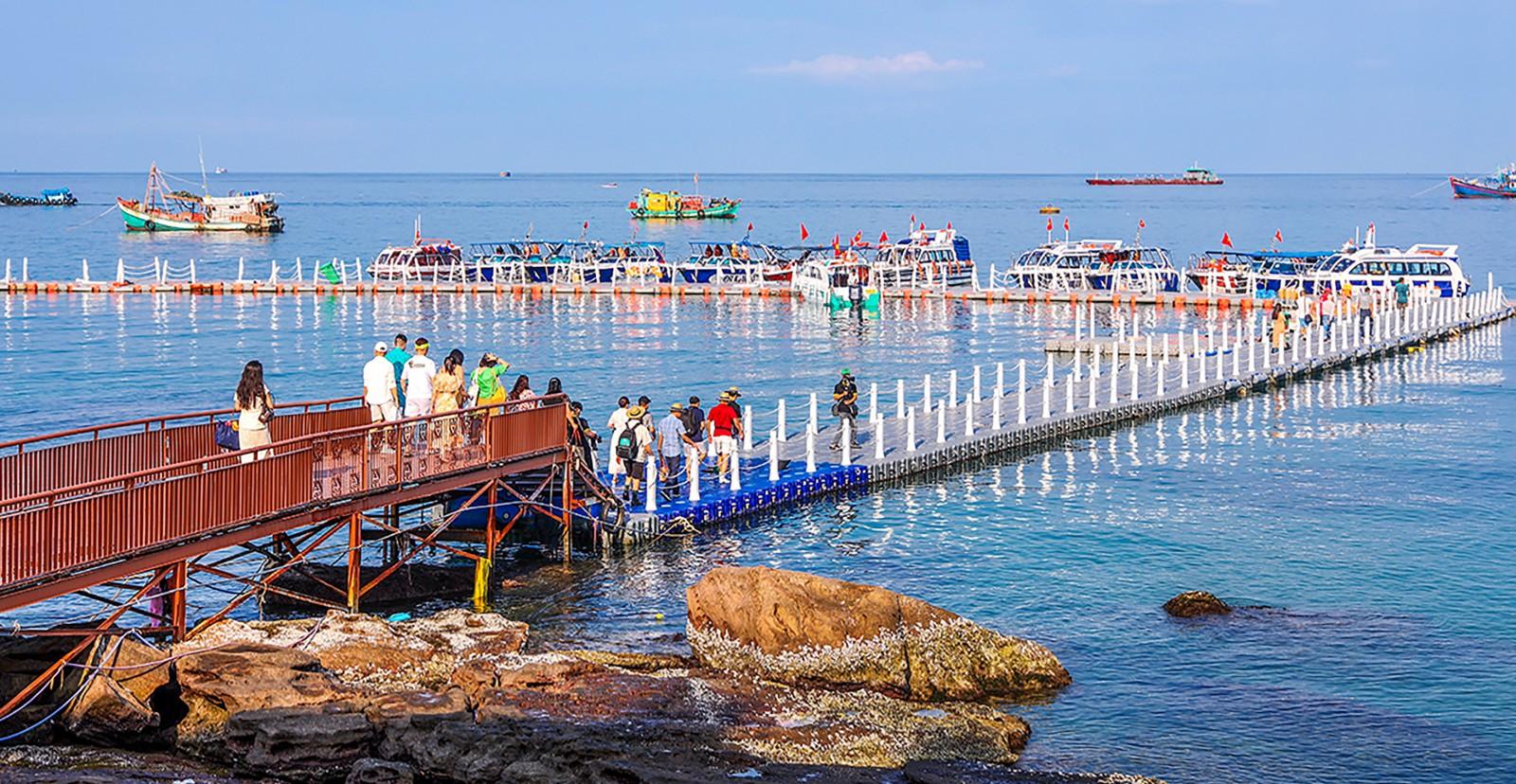 Từ đỉnh núi đến trùng khơi