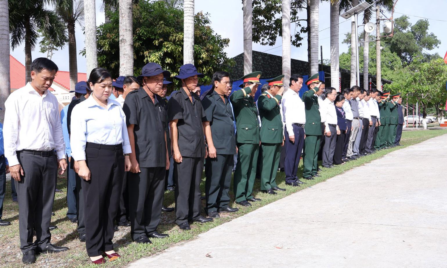 Đón Đội K92, K93 hoàn thành nhiệm vụ quy tập 170 hài cốt liệt sĩ về nước