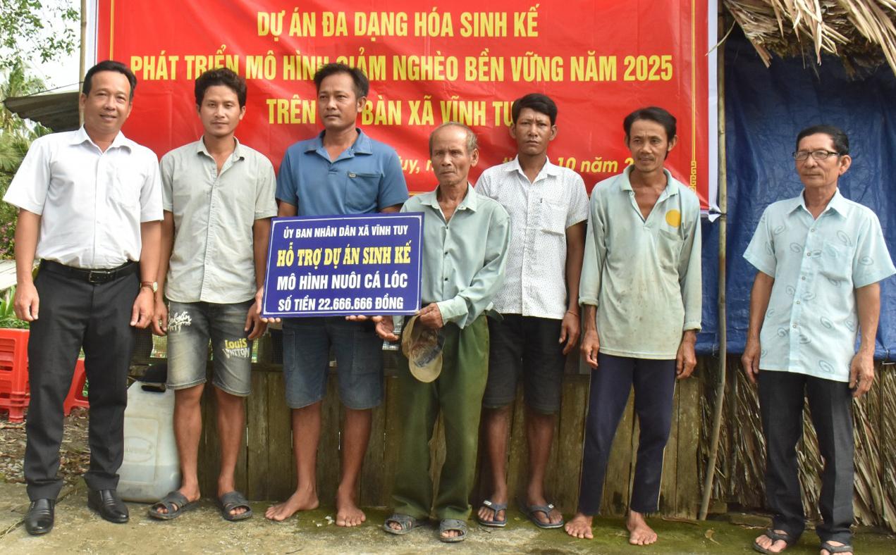 Bàn giao Dự án đa dạng hóa sinh kế, phát triển mô hình giảm nghèo