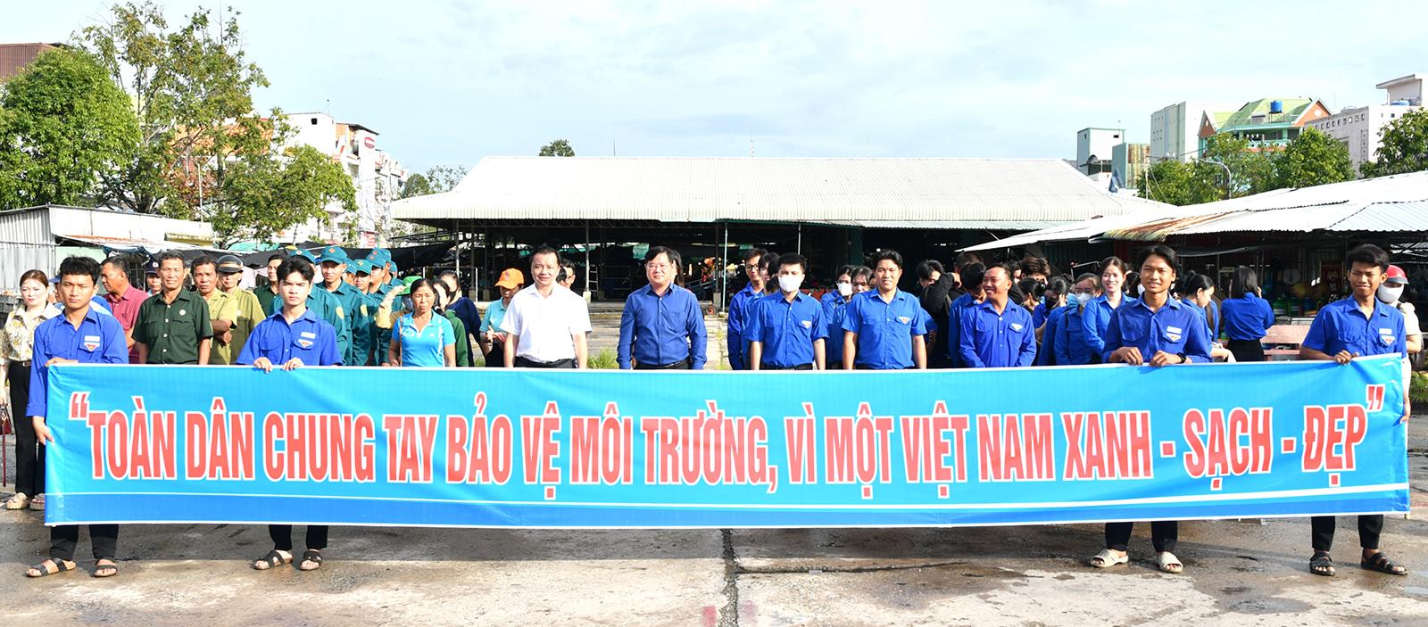 An Giang ra quân hưởng ứng phong trào thi đua “Toàn dân chung tay bảo vệ môi trường, vì một Việt Nam xanh - sạch - đẹp”