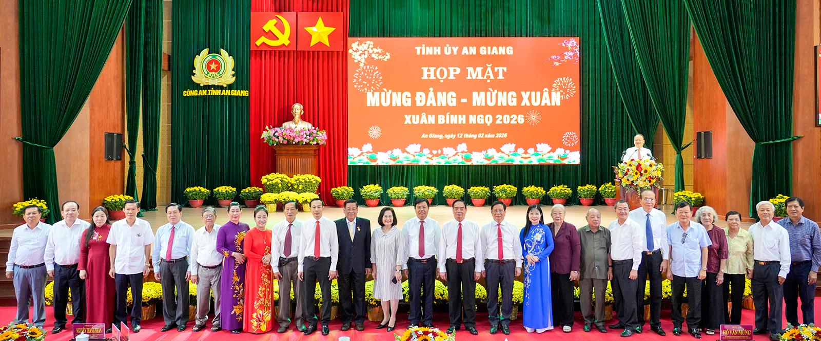 Tỉnh ủy An Giang họp mặt Ban Chấp hành Đảng bộ tỉnh các khóa