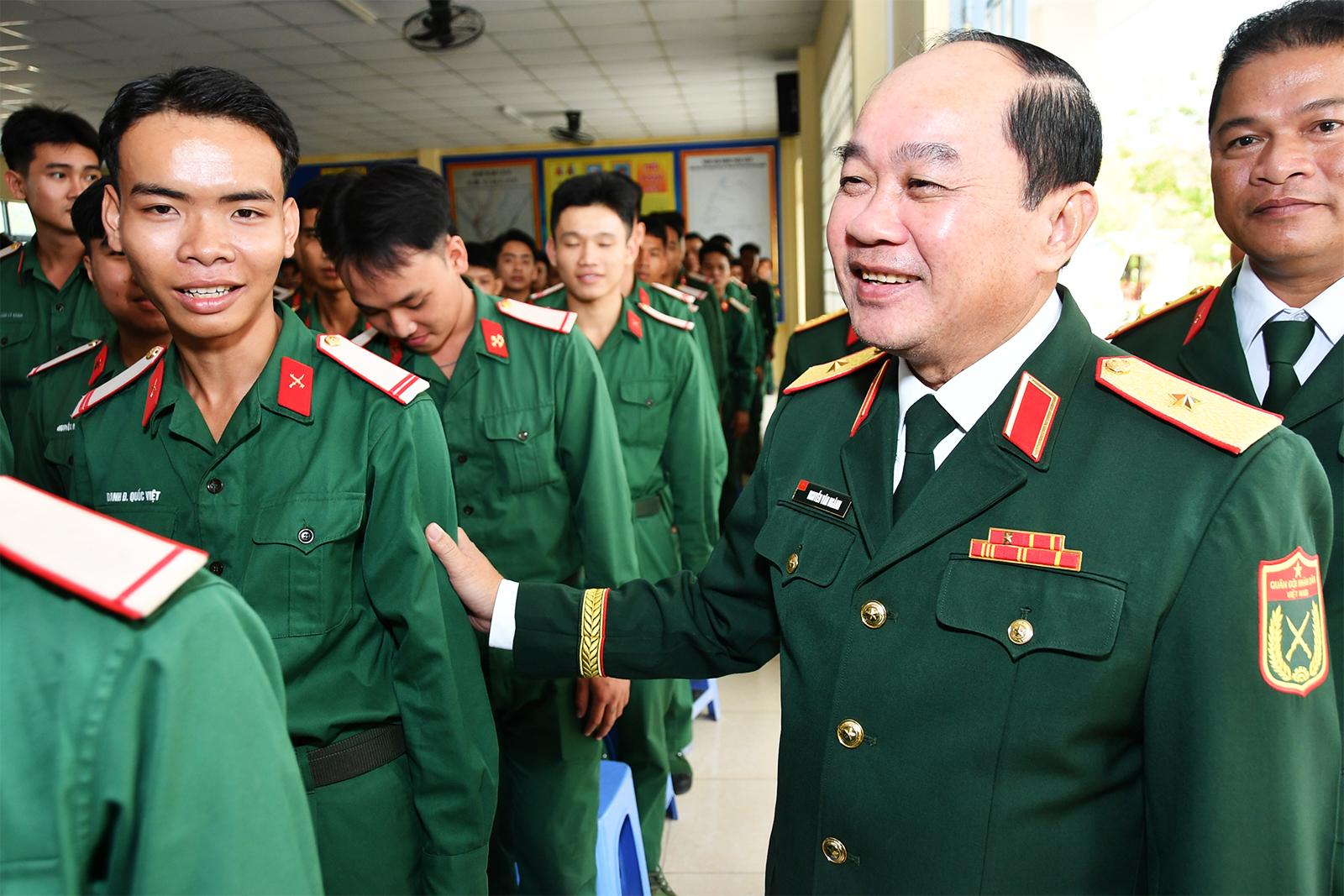 Trung đoàn 893 tiễn quân nhân hoàn thành nghĩa vụ quân sự