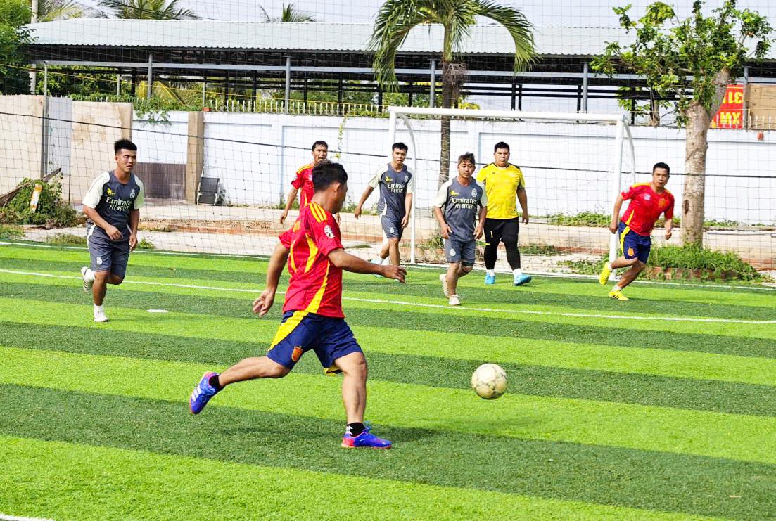 Xã Vĩnh Thạnh Trung tổ chức giải bóng đá tứ hùng