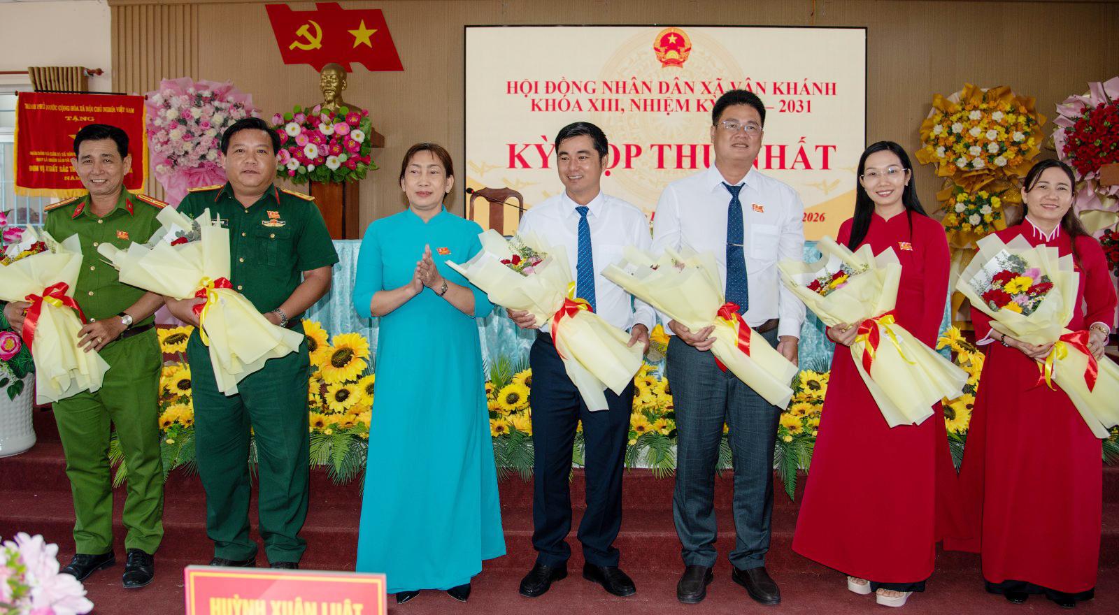 Bà Phạm Thị Cẩm Hà giữ chức Chủ tịch HĐND xã Vân Khánh khóa XIII