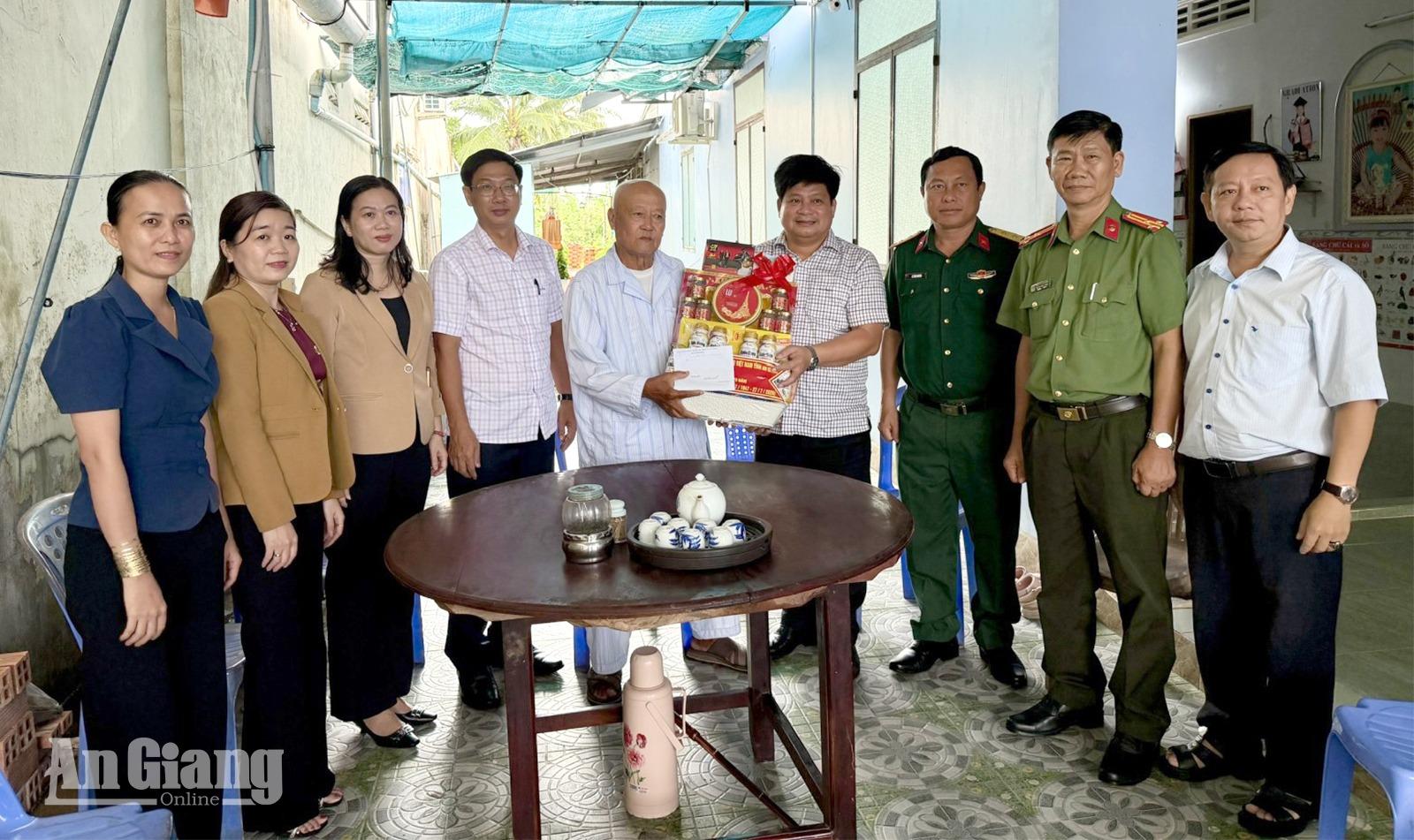 Tri ân người có công tại Vĩnh Tuy và Gò Quao nhân Ngày Thương binh - Liệt sĩ