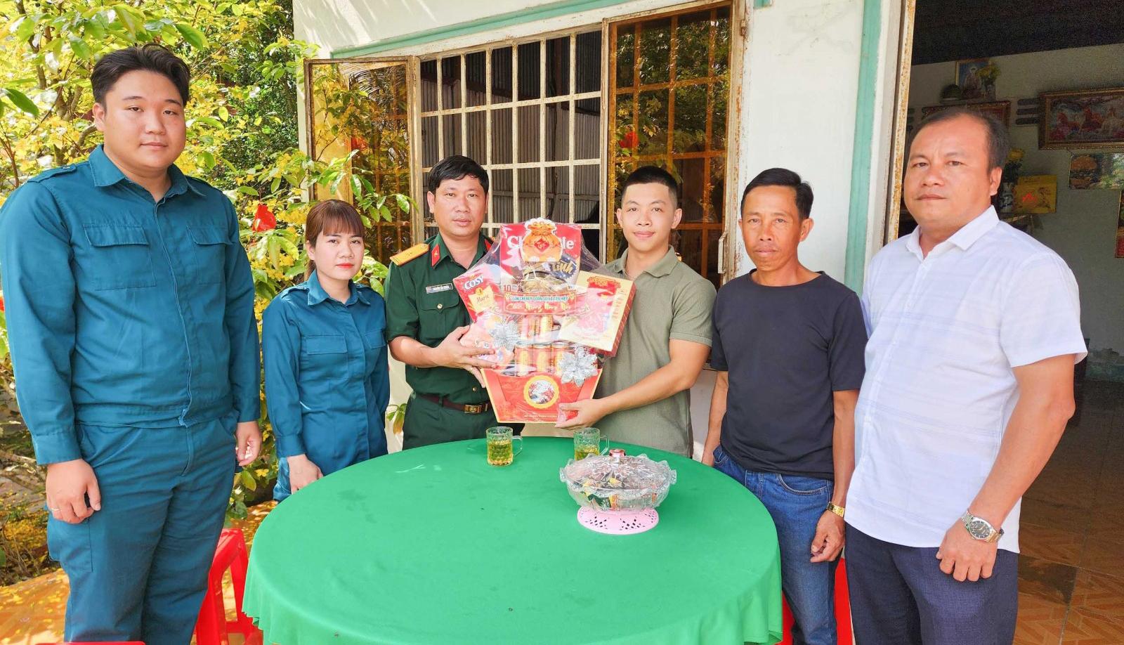 Nô nức ngày hội tòng quân