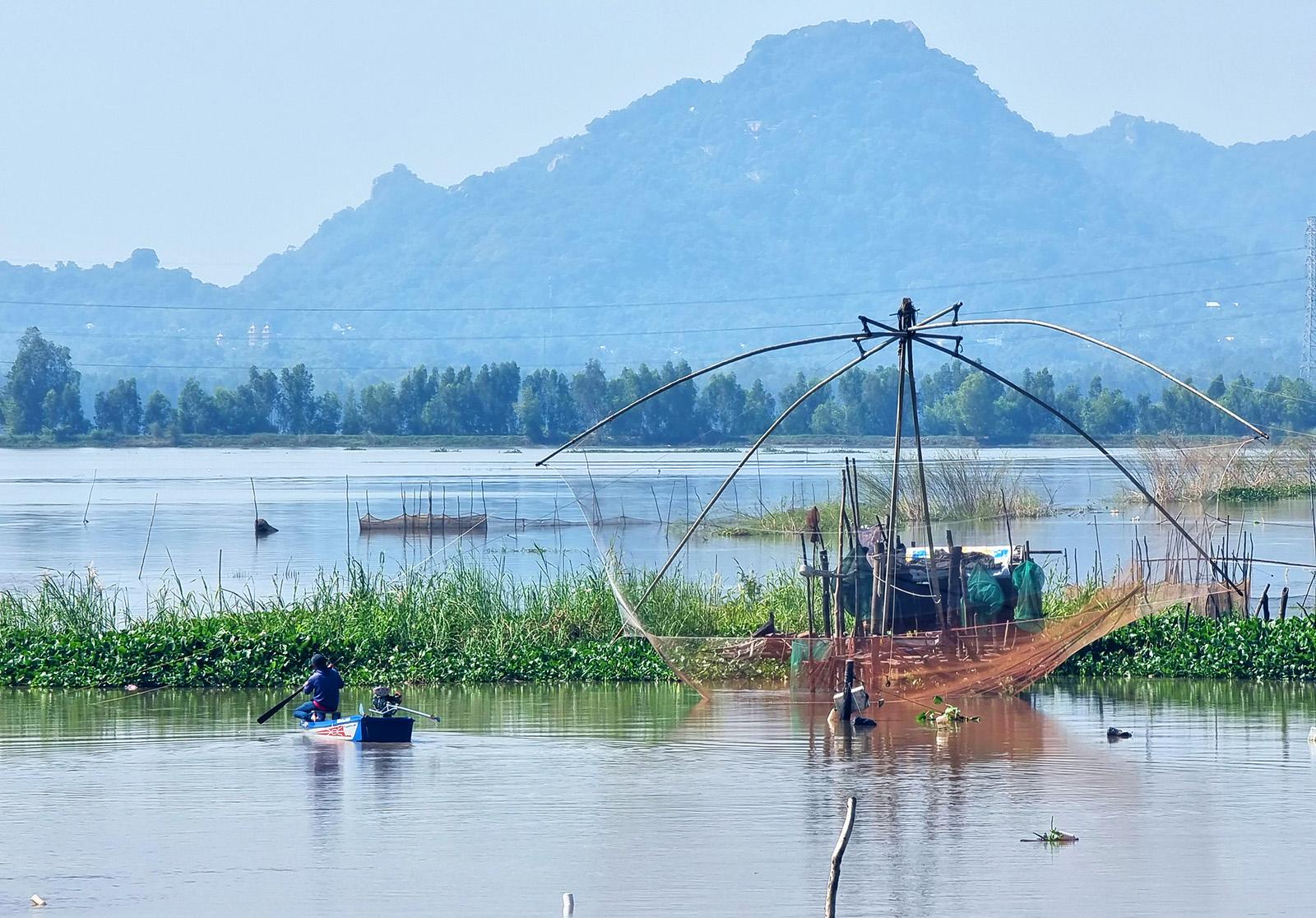 Đợi con nước cuối mùa