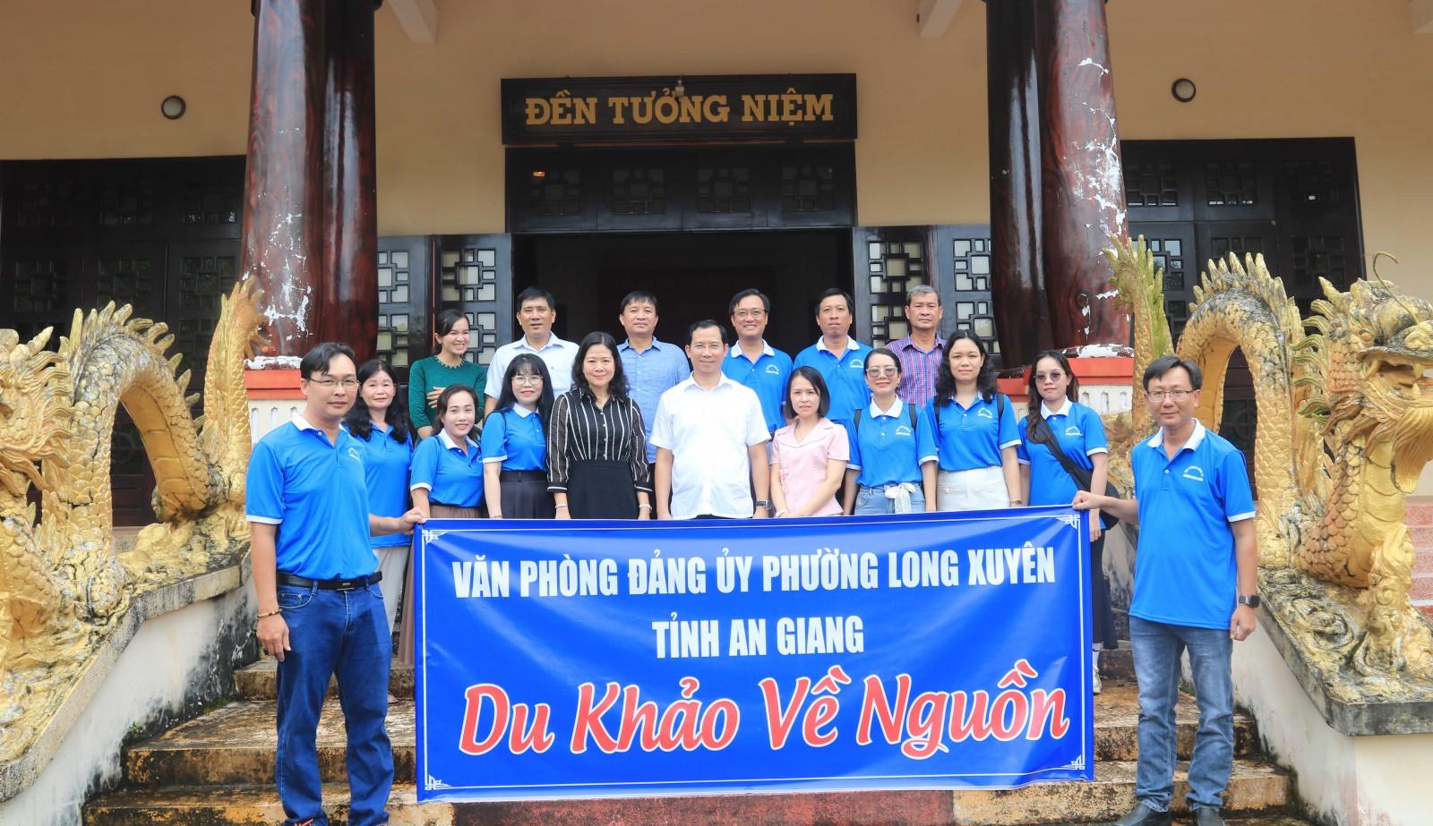 Tham quan, viếng, thắp hương tại Khu Di tích Căn cứ Cách mạng Tỉnh ủy Sóc Trăng 