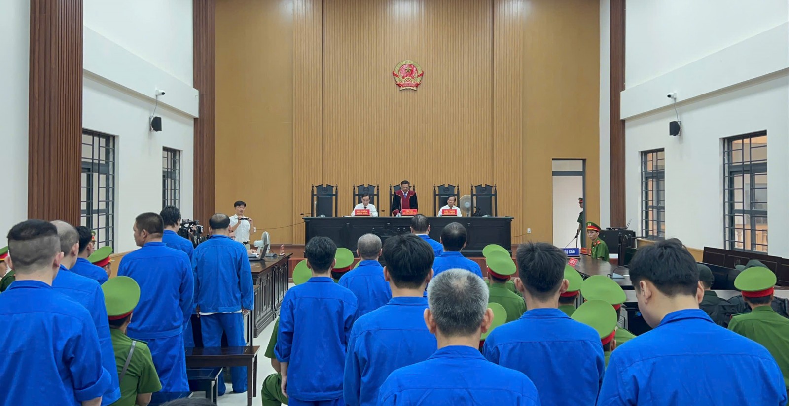 Chủ tọa phiên tòa tuyên án