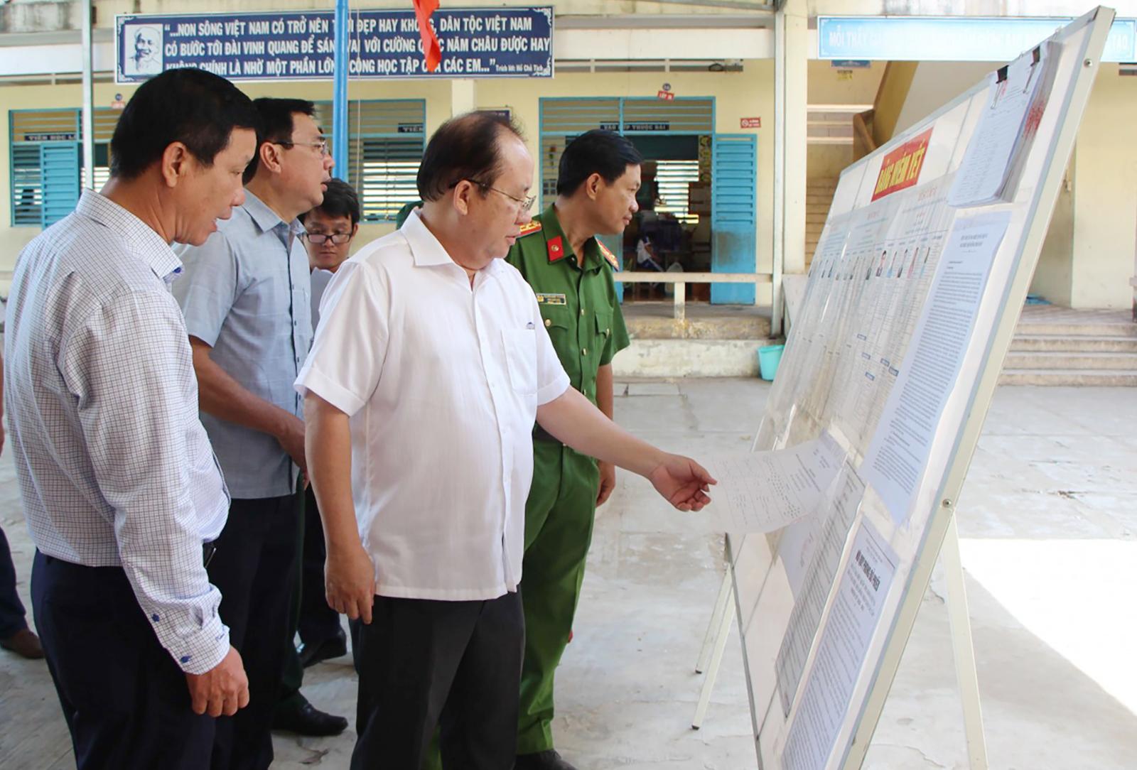 Phó Chủ tịch Thường trực UBND tỉnh An Giang Nguyễn Thanh Phong kiểm tra công tác chuẩn bị bầu cử tại 4 xã
