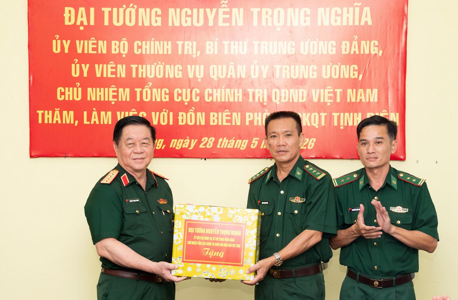 Đại tướng Nguyễn Trọng Nghĩa thăm, làm việc với Đồn Biên phòng Cửa khẩu quốc tế Tịnh Biên