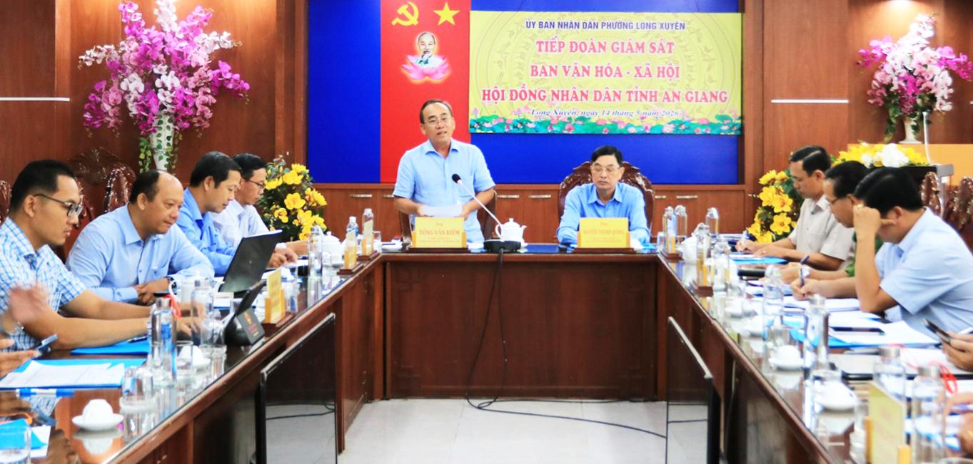 Ban Văn hóa - Xã hội HĐND tỉnh An Giang giám sát công tác chuyển đổi số tại phường Long Xuyên Trưởng Ban Văn hóa - Xã hội HĐND tỉnh An Giang Tống Văn Kiếm phát biểu kết luận