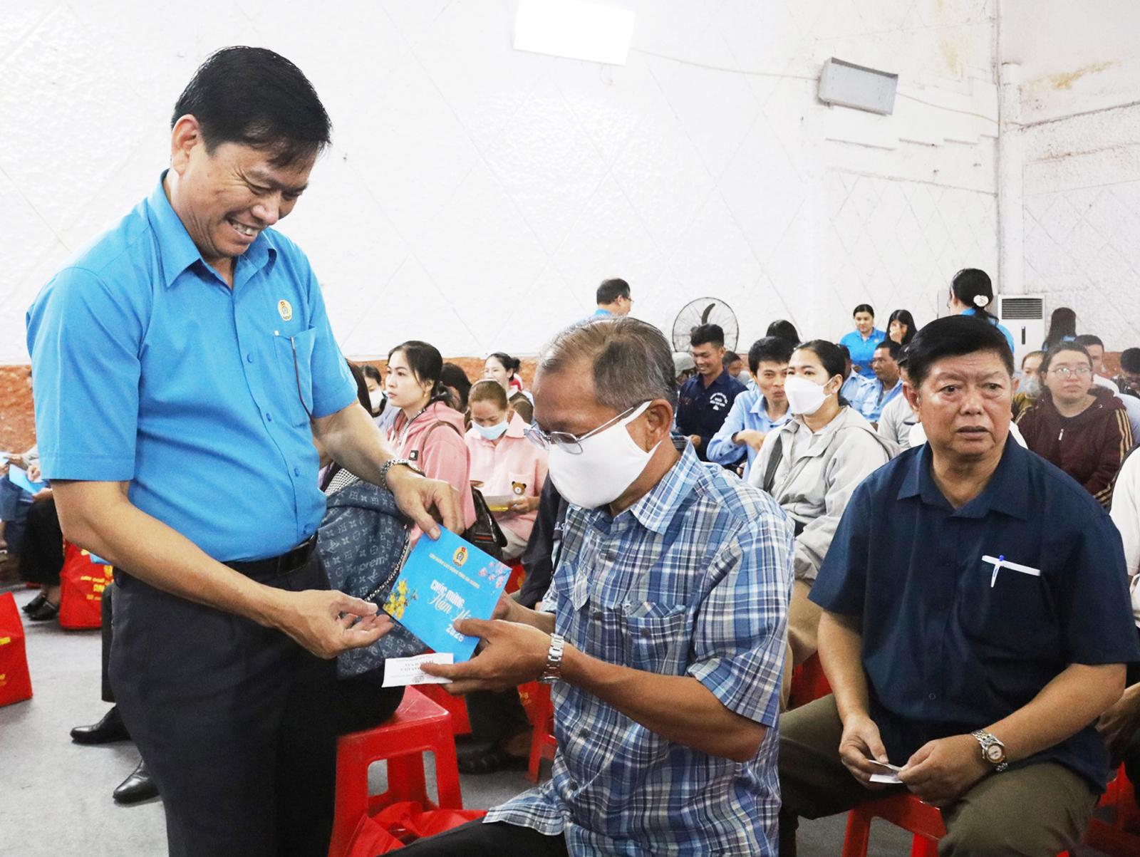 An Giang: 300 đoàn viên, người lao động nhận quà Tết sum vầy năm 2026