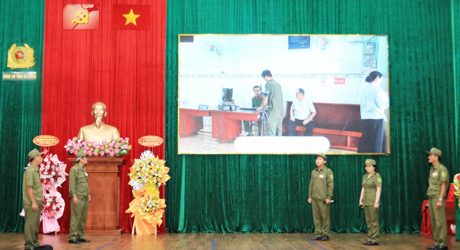 Phần giới thiệu các đội thi