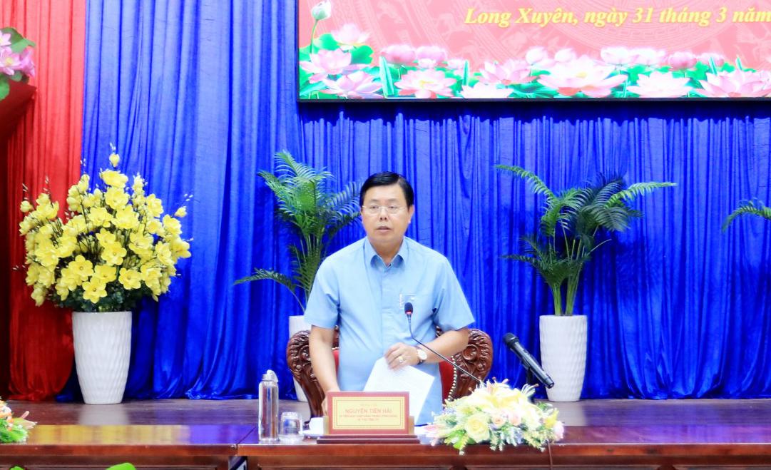 Bí thư Tỉnh ủy Nguyễn Tiến Hải phát biểu kết luận hội nghị
