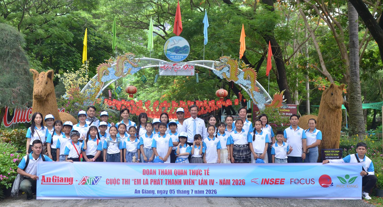 31 thí sinh “Em là phát thanh viên” trải nghiệm chương trình tham quan thực tế