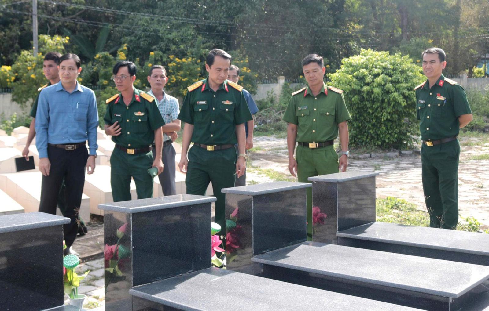 Ban Chỉ đạo 515 tỉnh An Giang khảo sát Nghĩa trang Liệt sĩ Tịnh Biên