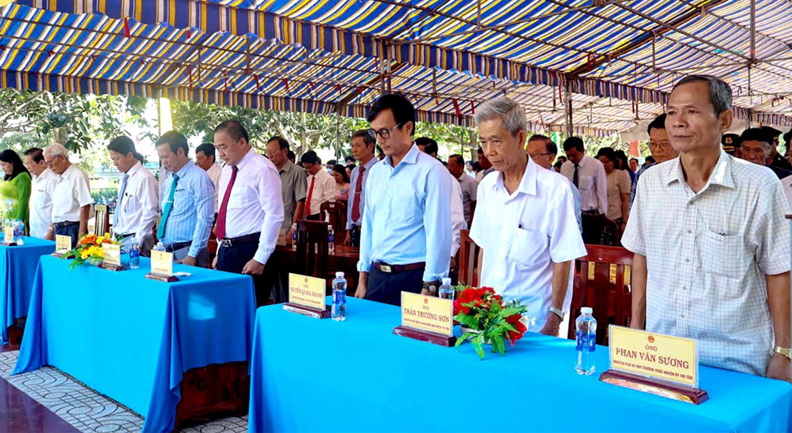 Dâng hương tưởng niệm cố Thủ tướng Võ Văn Kiệt