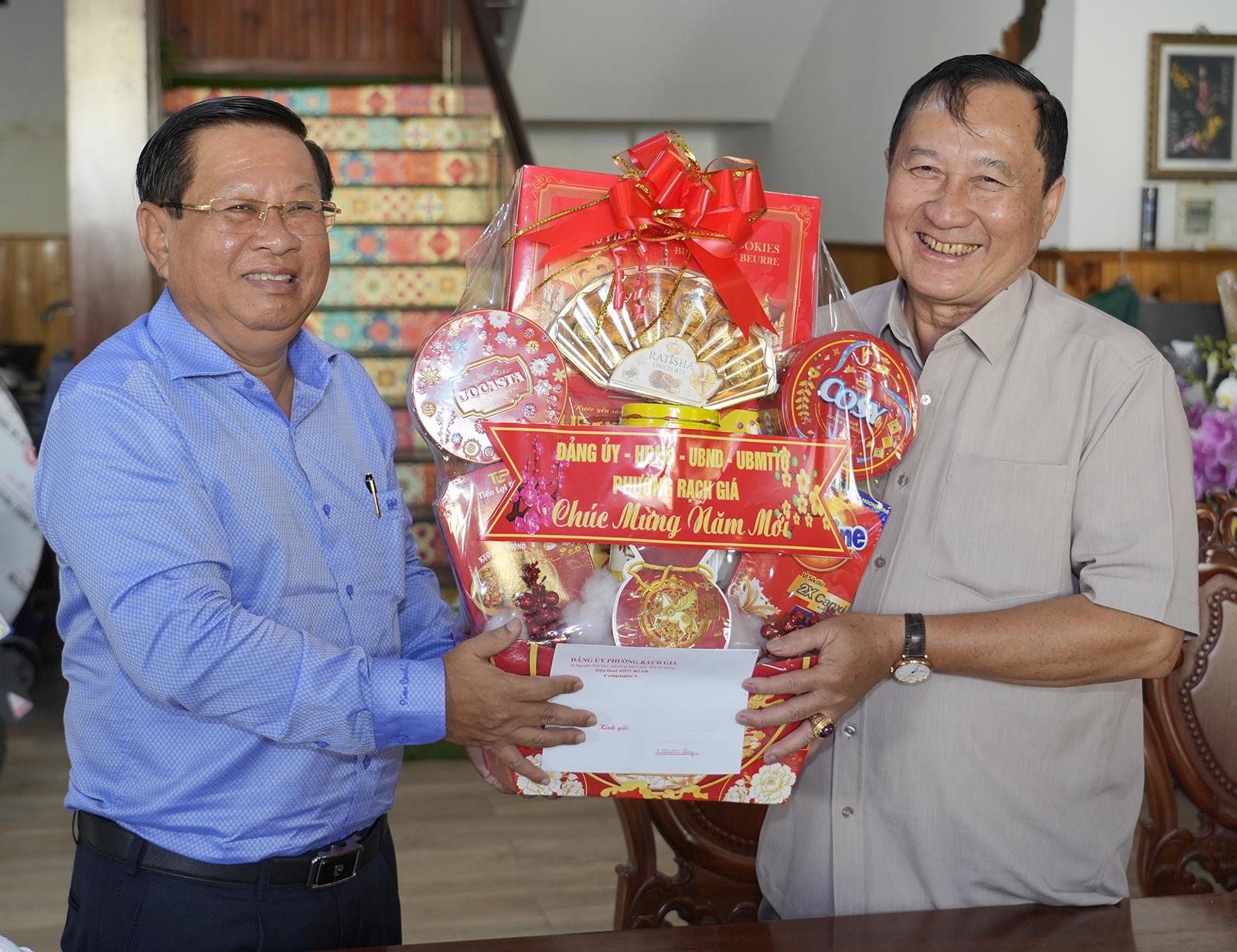 Bí thư Tỉnh ủy An Giang Nguyễn Tiến Hải thăm, chúc tết các đồng chí nguyên Bí thư Tỉnh ủy Kiên Giang (cũ)