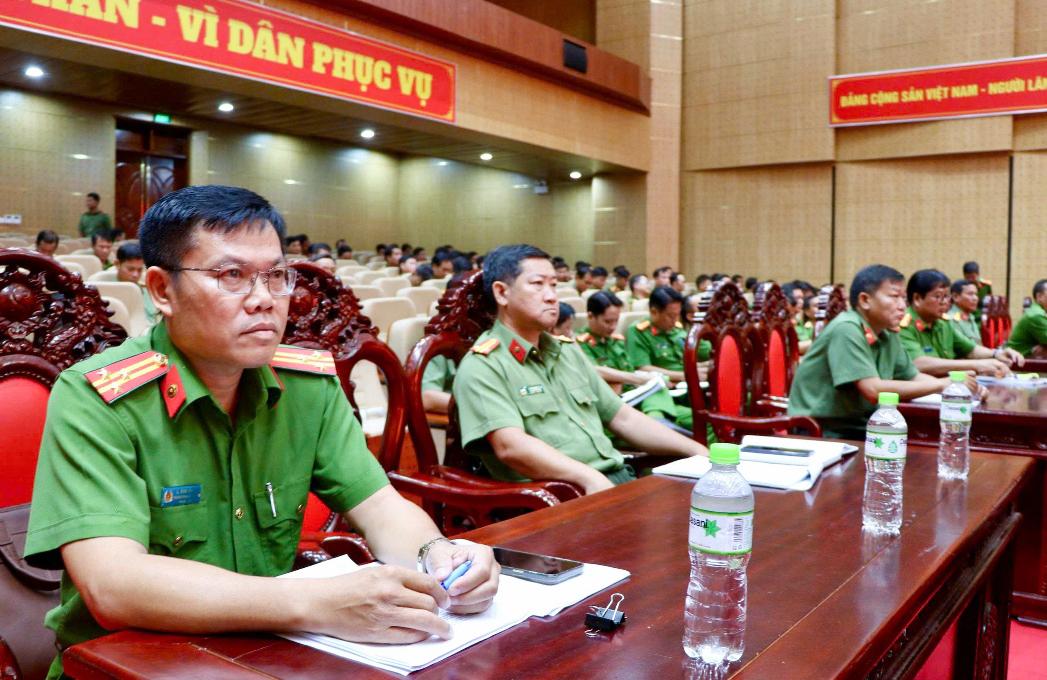 Bồi dưỡng kiến thức pháp luật và nghiệp vụ điều tra cho lực lượng an ninh và công an cấp xã