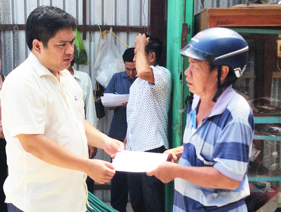 Hỗ trợ hộ dân xã Thạnh Mỹ Tây bị thiệt hại do dông lốc
