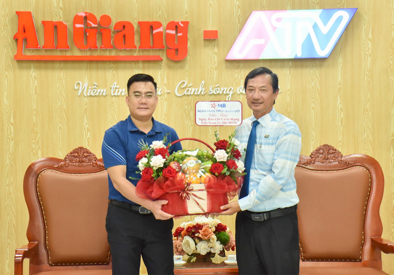 Nhiều đơn vị chúc mừng Báo và Phát thanh - Truyền hình An Giang nhân Ngày Báo chí cách mạng Việt Nam