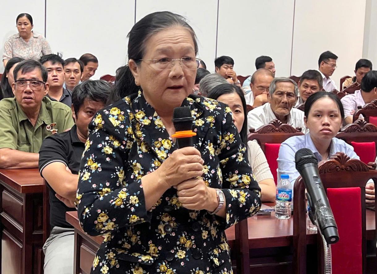 Cử tri Nguyễn Thị Hậu phát biểu ý kiến