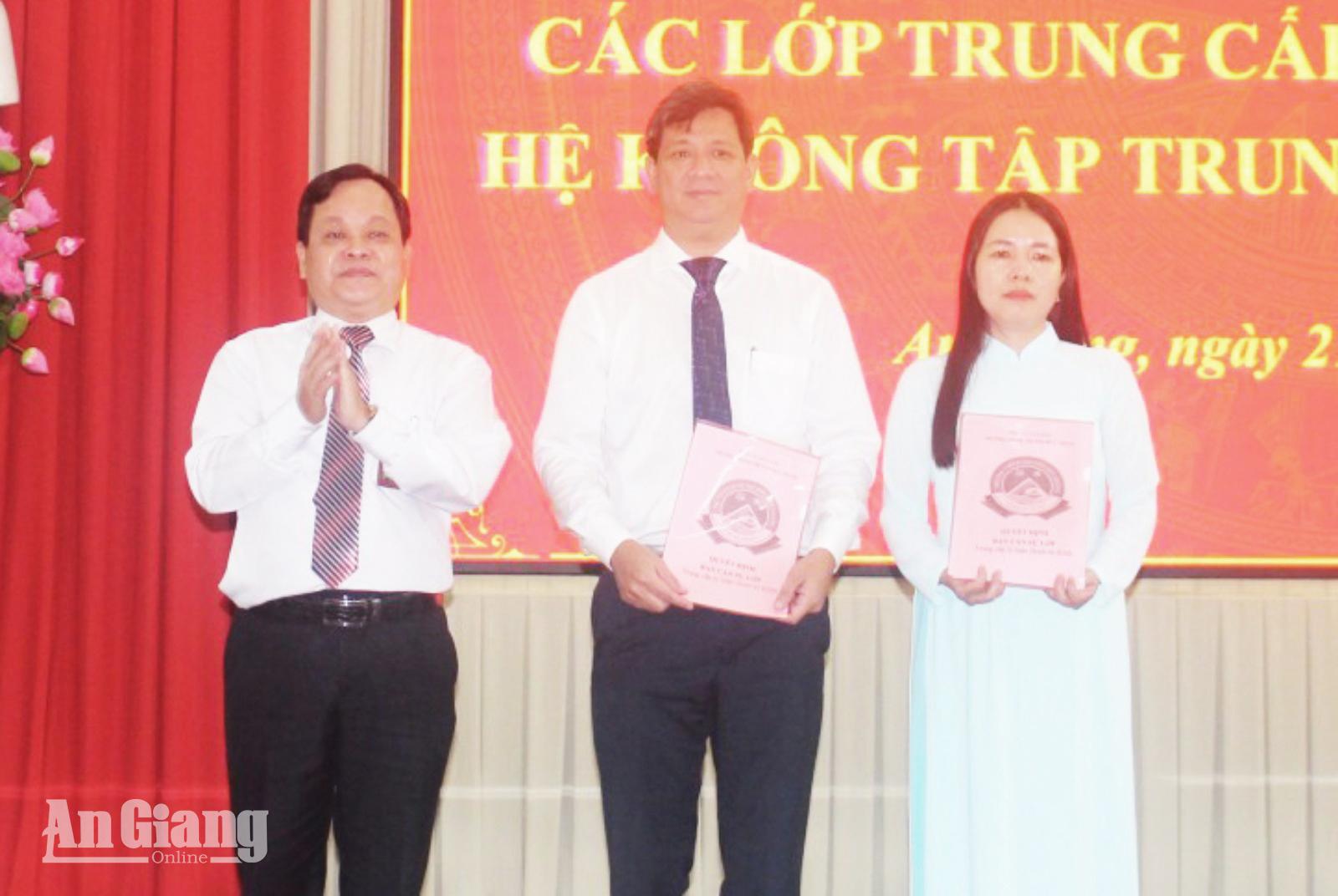 Bồi dưỡng kỹ năng hoạt động cho 203 đại biểu HĐND cấp xã