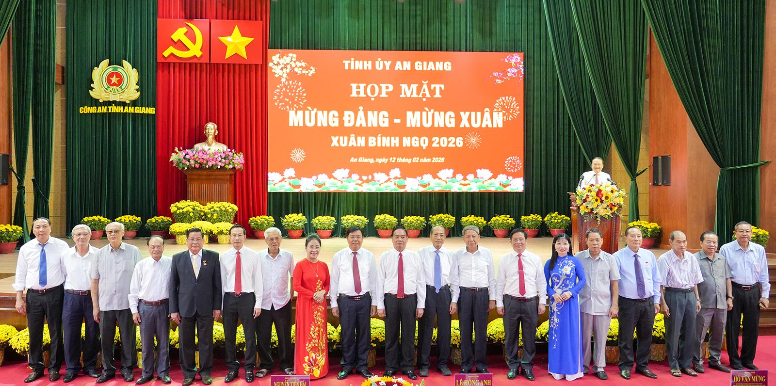 Tỉnh ủy An Giang họp mặt Ban Chấp hành Đảng bộ tỉnh các khóa