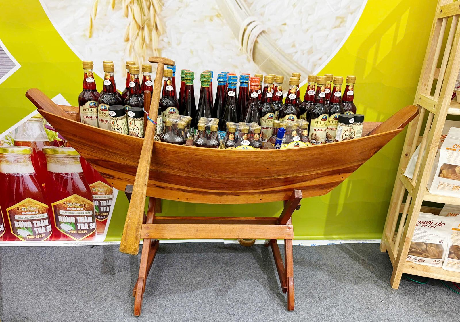 30 đơn vị du lịch, doanh nghiệp An Giang tham gia Triển lãm thành tựu đất nước