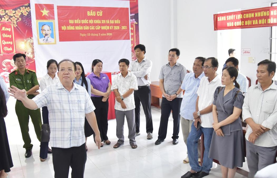 Phó Chủ tịch Thường trực UBND tỉnh An Giang Nguyễn Thanh Phong kiểm tra công tác chuẩn bị bầu cử tại 3 xã