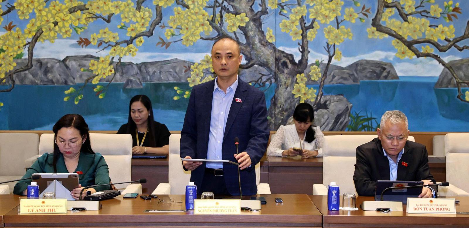 Đại biểu Quốc hội tỉnh An Giang thảo luận tổ về các dự thảo luật