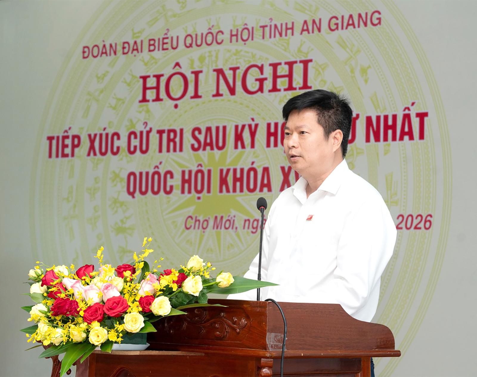 Phó Chủ tịch nước Võ Thị Ánh Xuân tiếp xúc cử tri xã Chợ Mới
