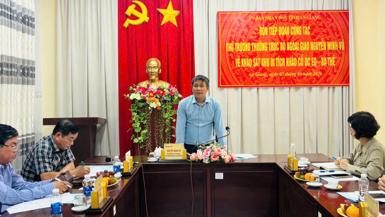 Thứ trưởng Thường trực Bộ Ngoại giao Nguyễn Minh Vũ khảo sát và làm việc tại Khu Di tích Óc Eo - Ba Thê