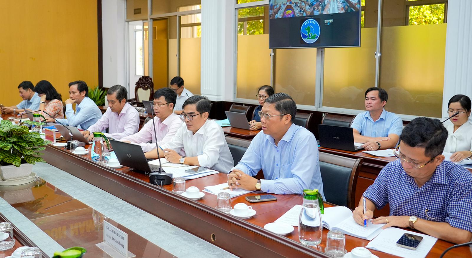 Chủ tịch UBND tỉnh An Giang Hồ Văn Mừng nghe báo cáo tiến độ dự án phục vụ Hội nghị APEC 2027
