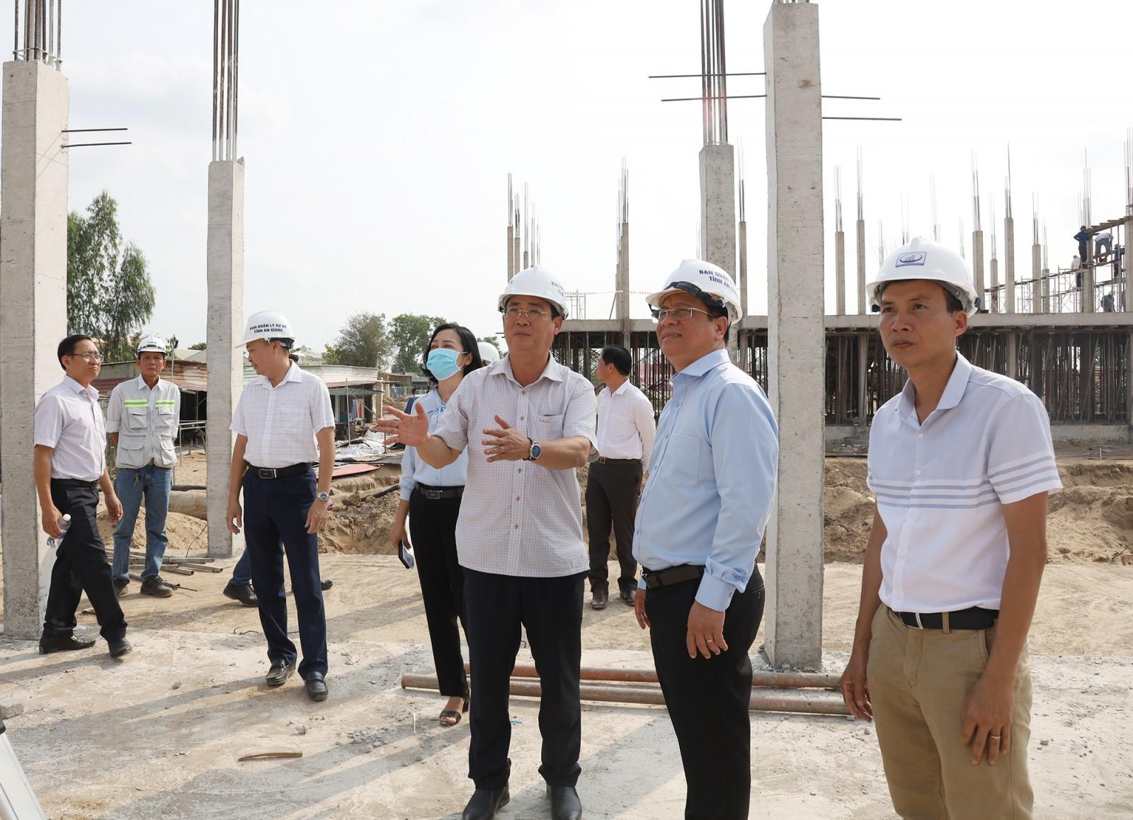 Chủ tịch UBND tỉnh An Giang Hồ Văn Mừng thăm các công trình trọng điểm