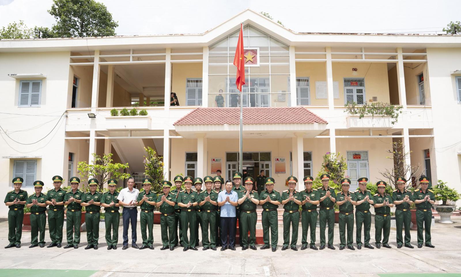 Đại tướng Nguyễn Trọng Nghĩa thăm, làm việc với Đồn Biên phòng Cửa khẩu quốc tế Tịnh Biên