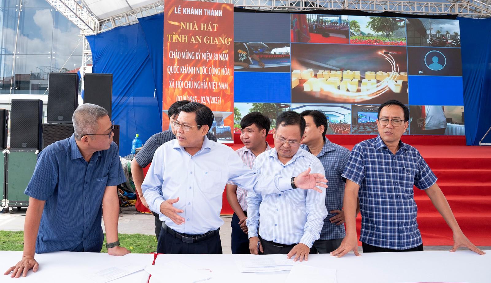 Phó Chủ tịch UBND tỉnh Ngô Công Thức kiểm tra công tác chuẩn bị lễ khánh thành công trình trọng điểm chào mừng Quốc khánh 2/9