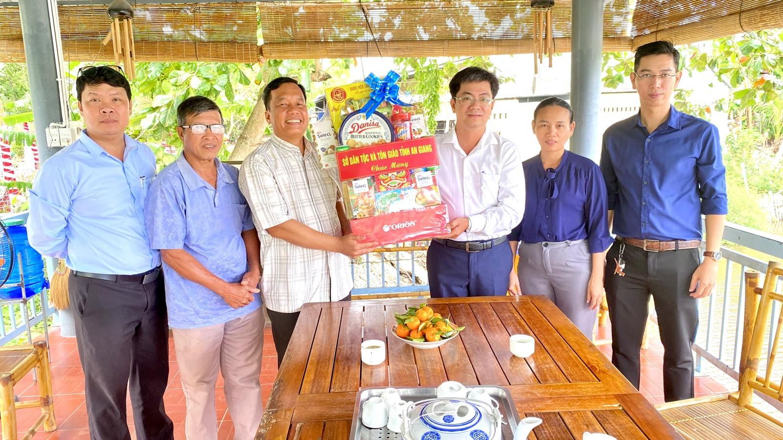 Thăm, chúc mừng nhân lễ Giáng sinh 2025